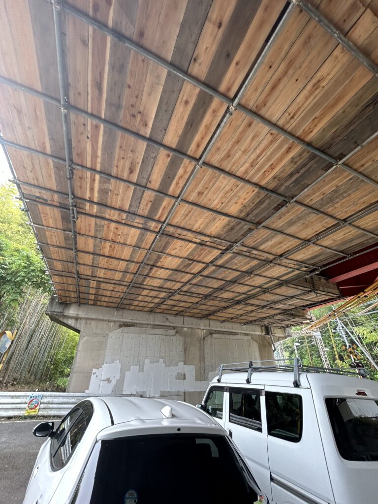 有限会社ケイ・ワークの四十九・猪田道間四十九跨線橋橋梁修繕工事